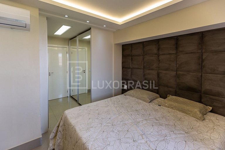 Apartamento Frente Mar na Praia da Barra com 4 quartos