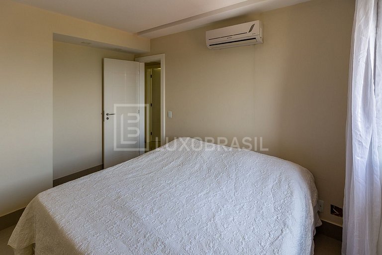 Apartamento Frente Mar na Praia da Barra com 4 quartos