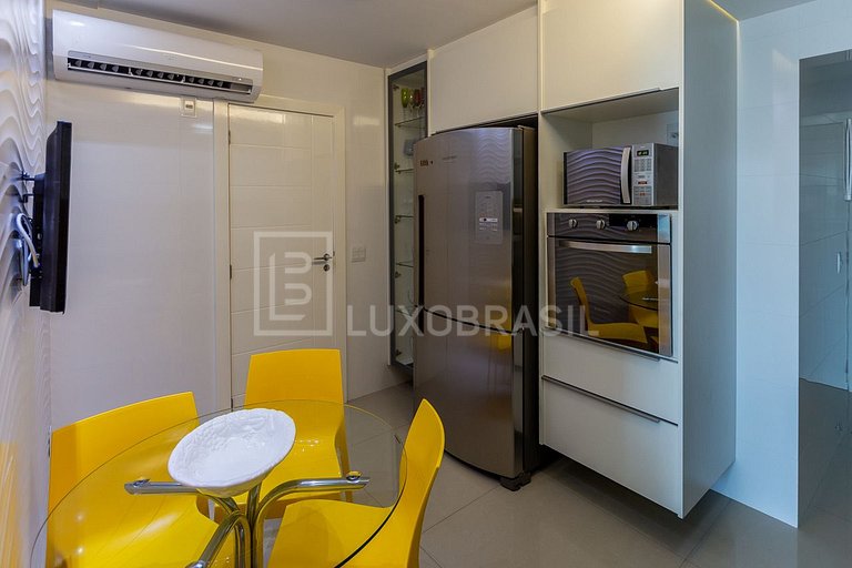 Apartamento Frente Mar na Praia da Barra com 4 quartos