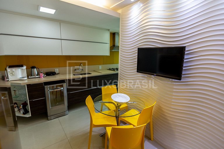Apartamento Frente Mar na Praia da Barra com 4 quartos