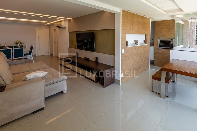 Apartamento Frente Mar na Praia da Barra com 4 quartos