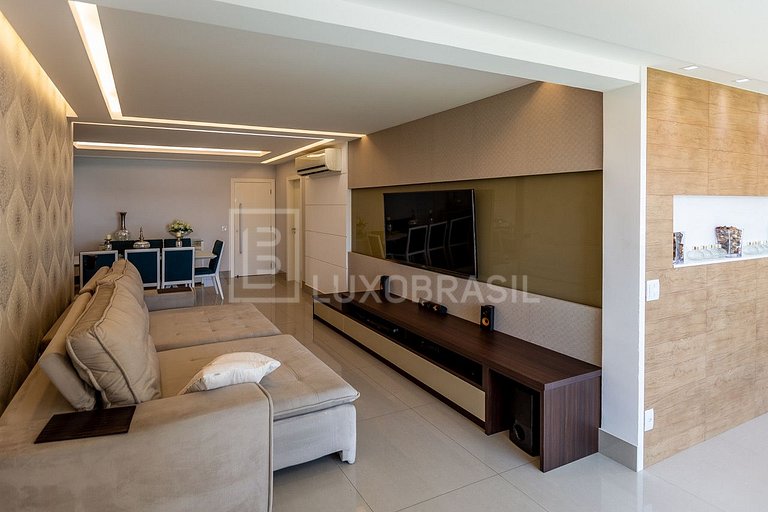 Apartamento Frente Mar na Praia da Barra com 4 quartos