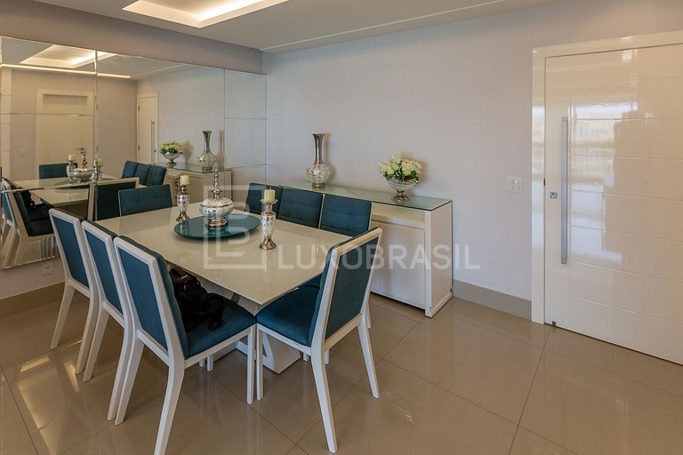 Apartamento Frente Mar na Praia da Barra com 4 quartos