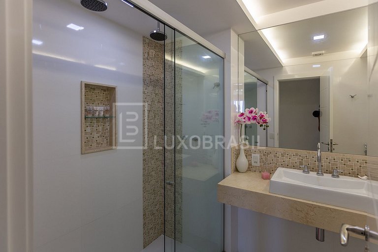 Apartamento Frente Mar na Praia da Barra com 4 quartos