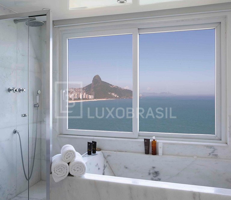 Mansão moderna com 4 suítes e 2 piscinas no Joá
