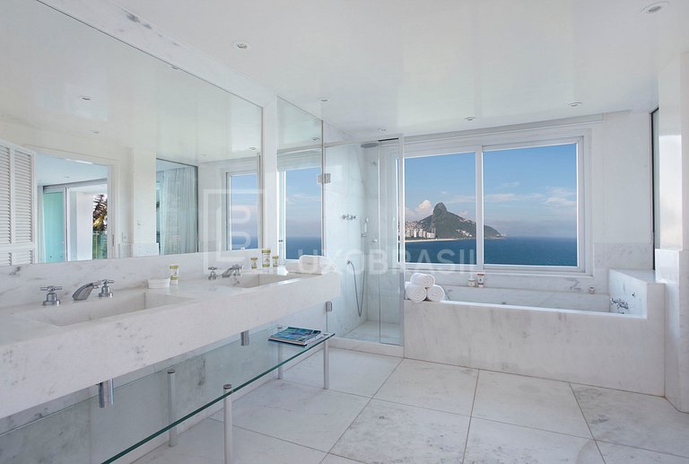 Mansão moderna com 4 suítes e 2 piscinas no Joá