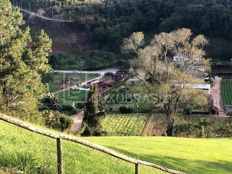 Sitio em Teresópolis com 2 casas #731