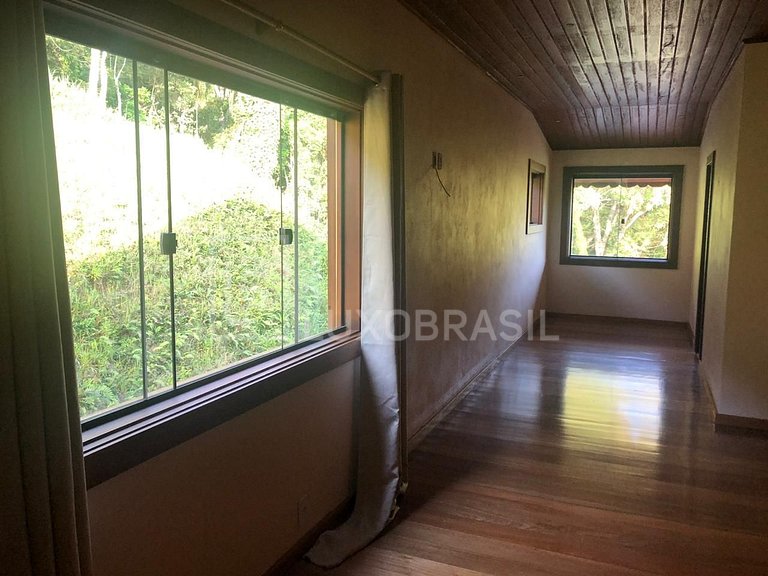 Sitio em Teresópolis com 2 casas #731