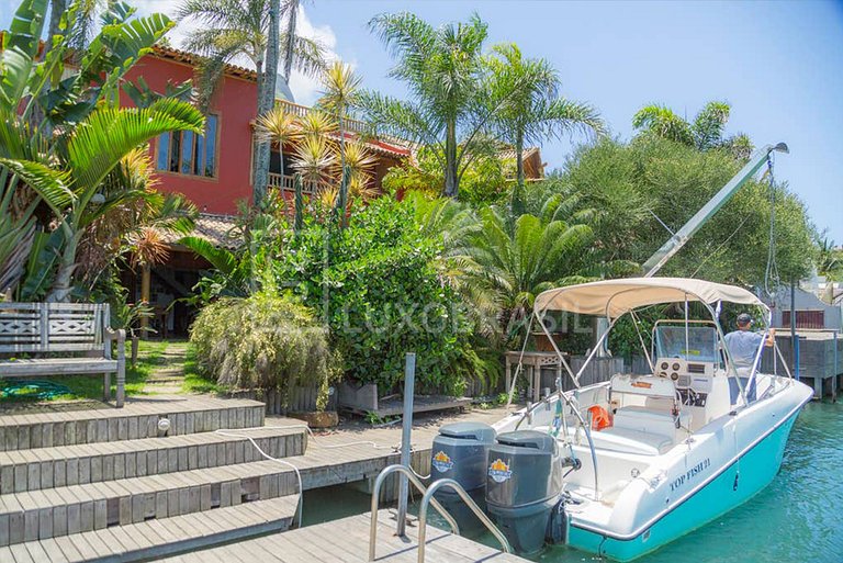 Casa nas margens do Canal da Barra da Tijuca #742