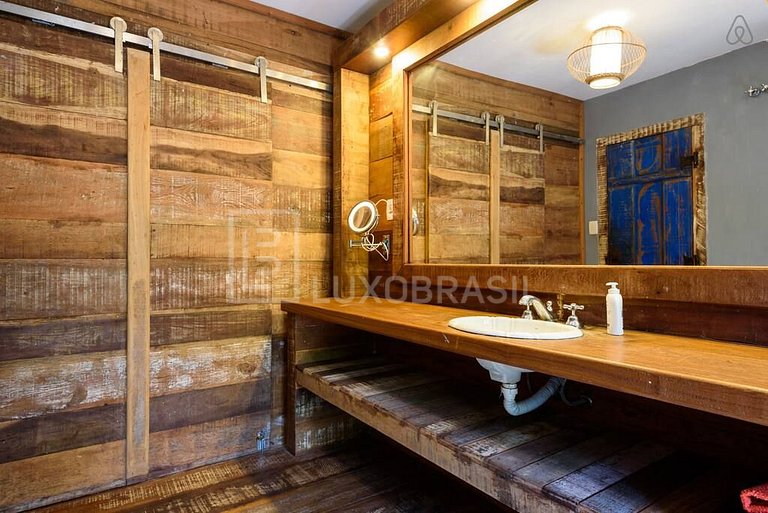 LB - RJ742 House with deck on the banks of the canal in Barr