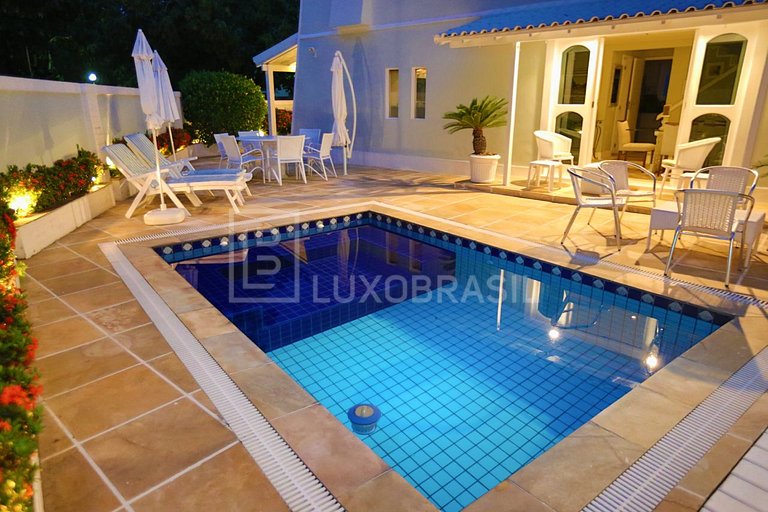 LB – RJ139 Casa de 4 Dormitorios en Venta en el Condominio J