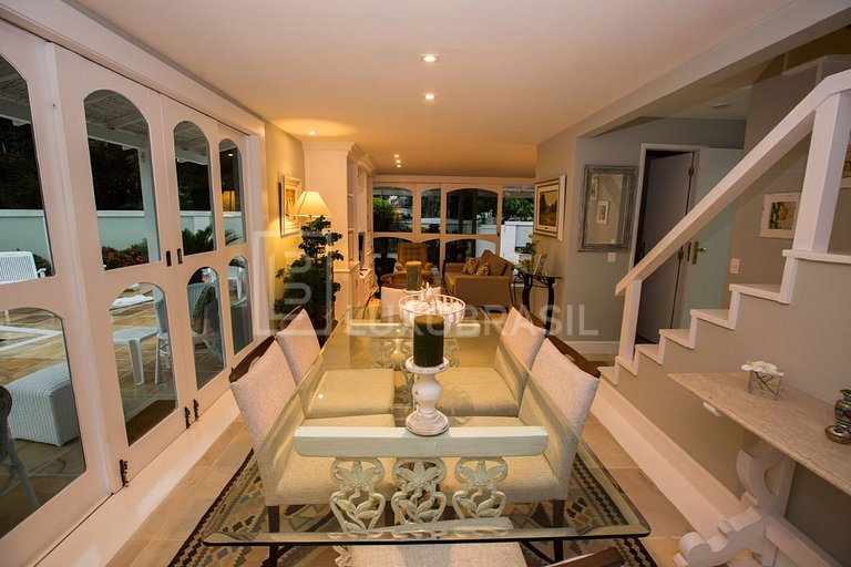 LB – RJ139 Casa de 4 Dormitorios en Venta en el Condominio J