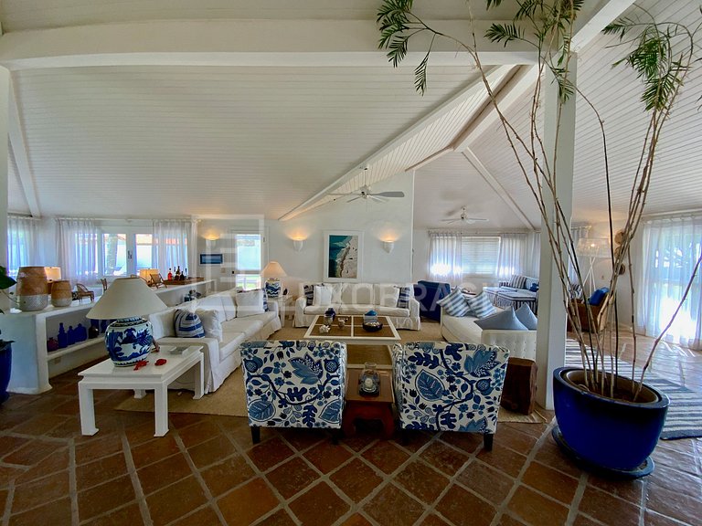 Mansão Búzios Pé na Areia 09 Suítes