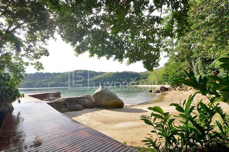 Casa 06 Suítes Angra dos Reis Pé na Areia