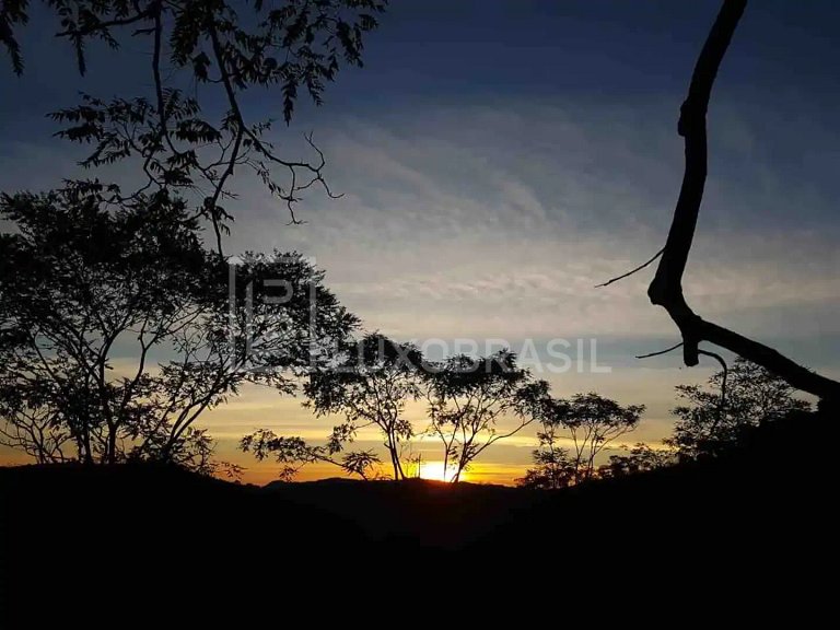 Vila com Piscina e Sauna em Secretário Petrópolis