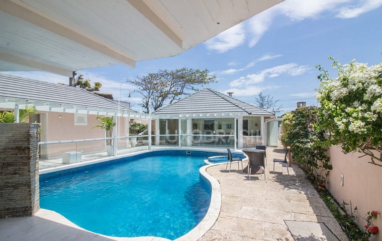 LUXOBRASIL #BZ40 Casa da Baleia 05 Bedrooms Beachfront Vacat