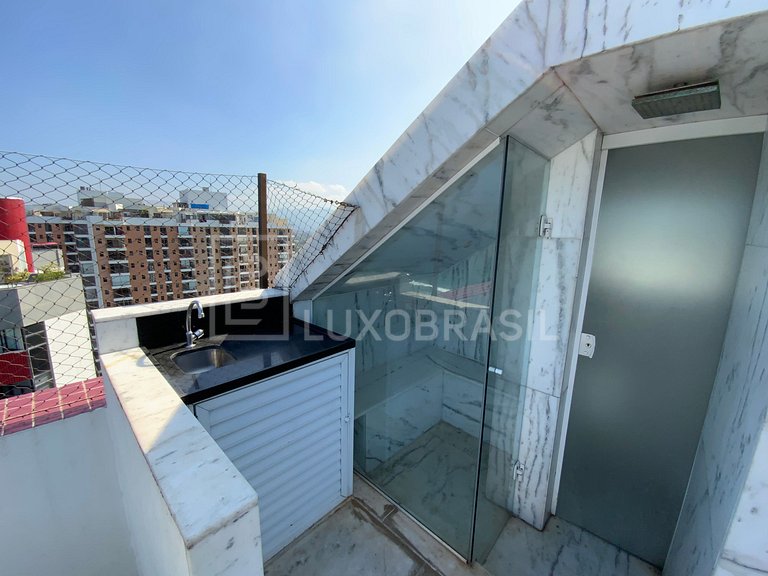 LB - RJ470 Golden Coast Penthouse Vacation Rental