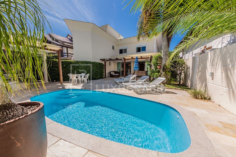 Casa Aconchego – 5 Suítes em Jurerê Internacional