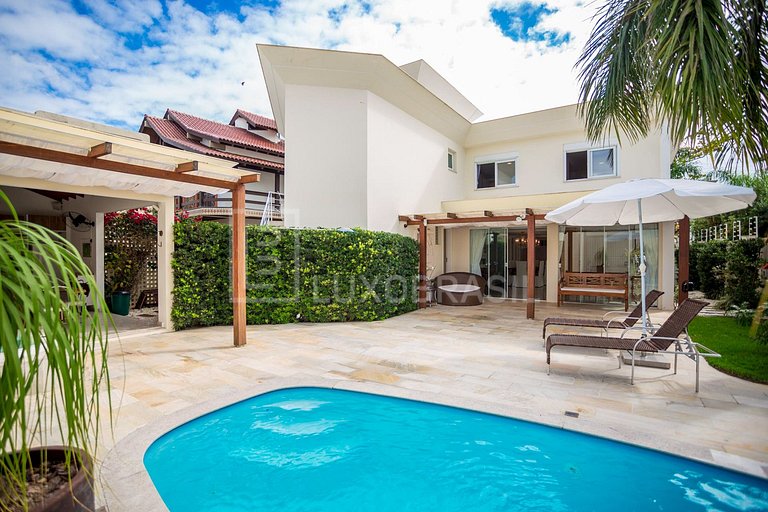 Casa Aconchego – 5 Suítes em Jurerê Internacional