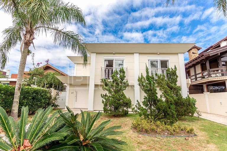 Casa Aconchego – 5 Suítes em Jurerê Internacional