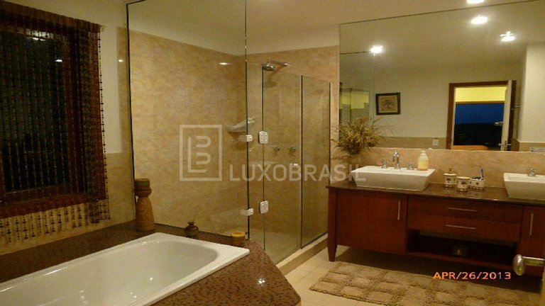 Casa Amarela 04 suítes Alto da Ferradura Búzios