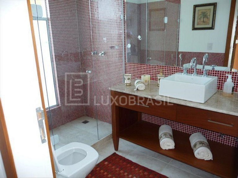Casa Amarela 04 suítes Alto da Ferradura Búzios