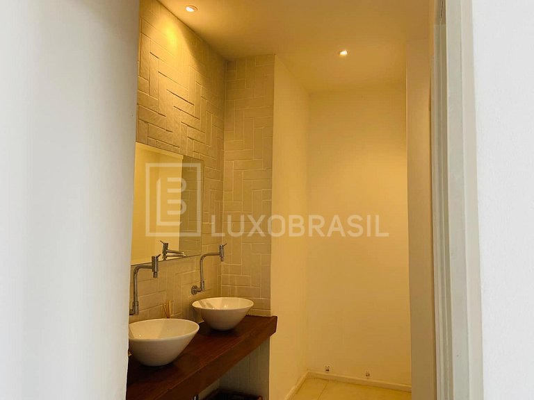 Casa com 06 suítes no Joá