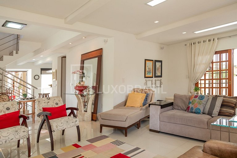 Casa Aconchego Jurerê – 4 Quartos em Jurerê Internacional