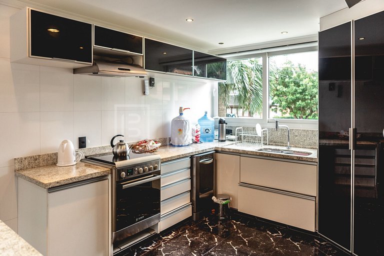 Casa Oasis – 5 Quartos em Jurerê Internacional