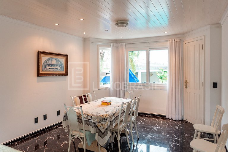 Casa Oasis – 5 Quartos em Jurerê Internacional