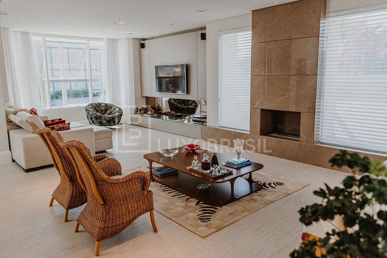 Casa Pérola – 4 Suítes em Jurerê Internacional
