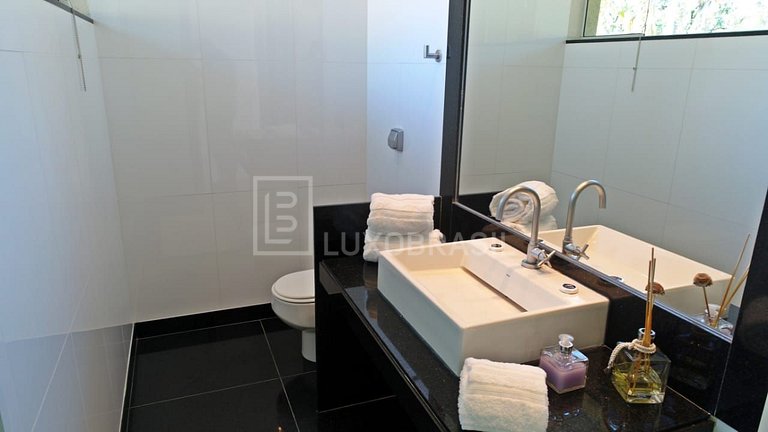Mansão Escarpas do Lago – Luxo em Capitólio MG