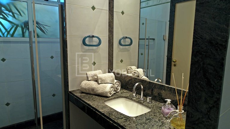 Mansão Escarpas do Lago – Luxo em Capitólio MG
