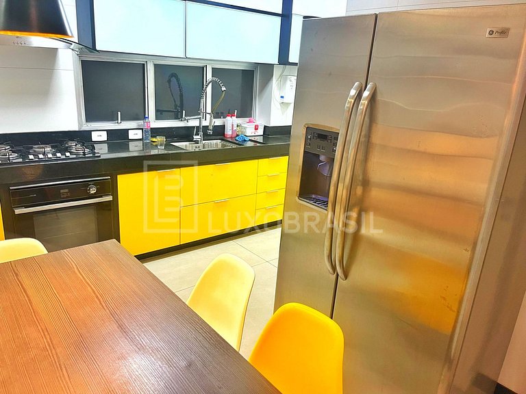 LB - RJ58 Triplex Penthouse with Sea View in Leme Vacation R