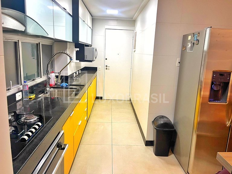 LB - RJ58 Triplex Penthouse with Sea View in Leme Vacation R