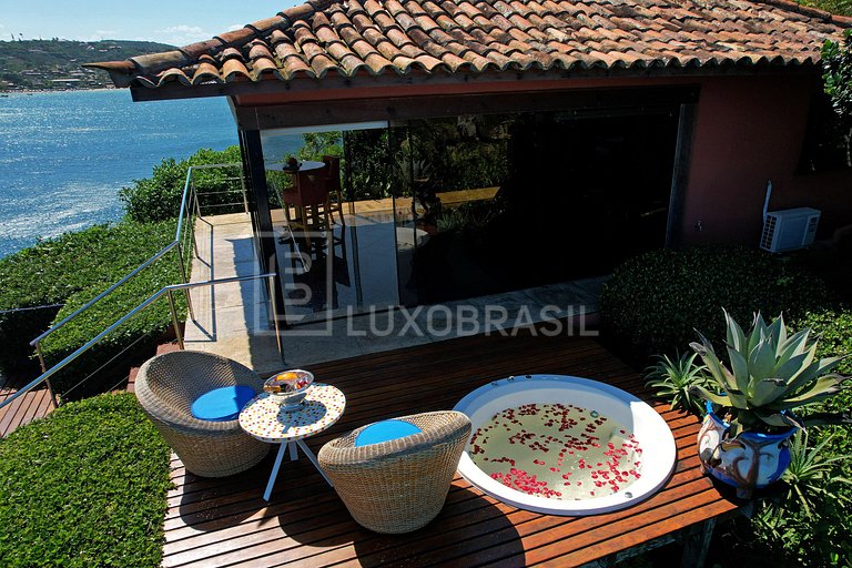 Casa Praia da Ferradura 06 Suítes