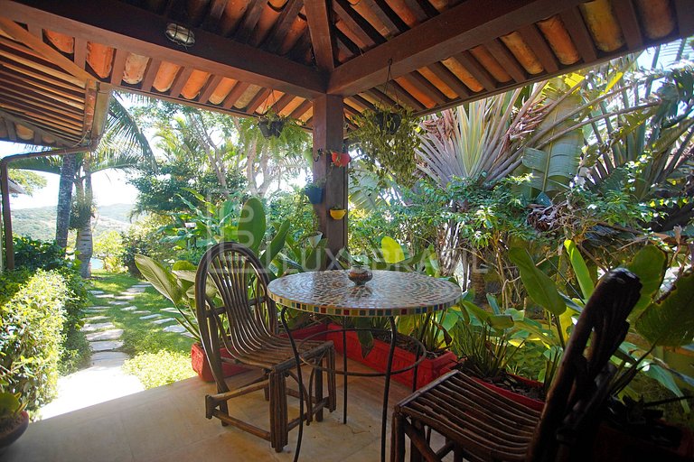 Casa Praia da Ferradura 06 Suítes