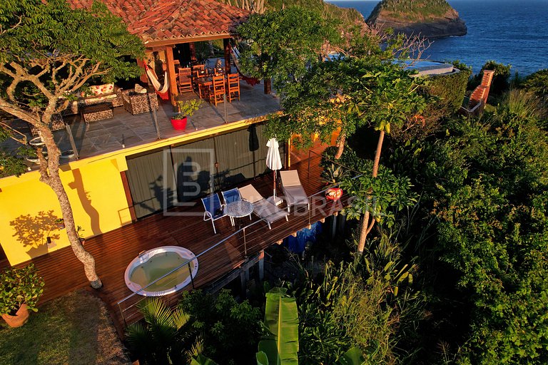 Casa Praia da Ferradura 06 Suítes
