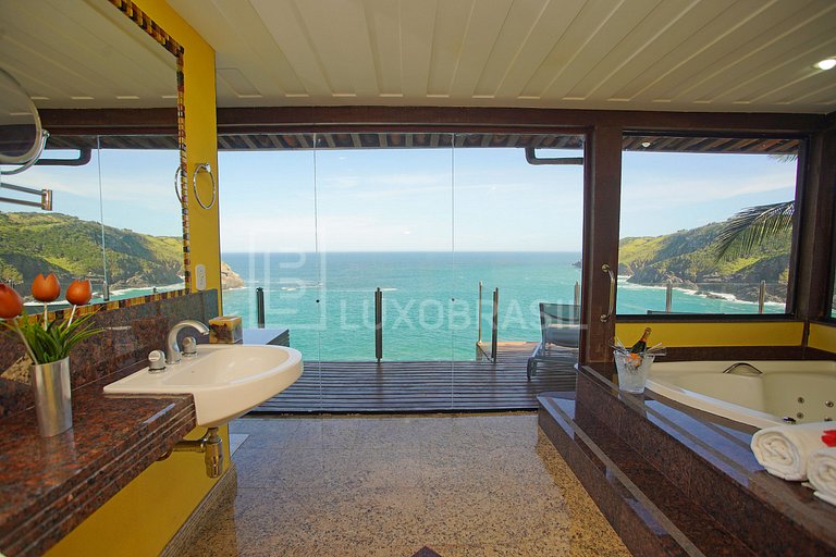 Casa Praia da Ferradura 06 Suítes