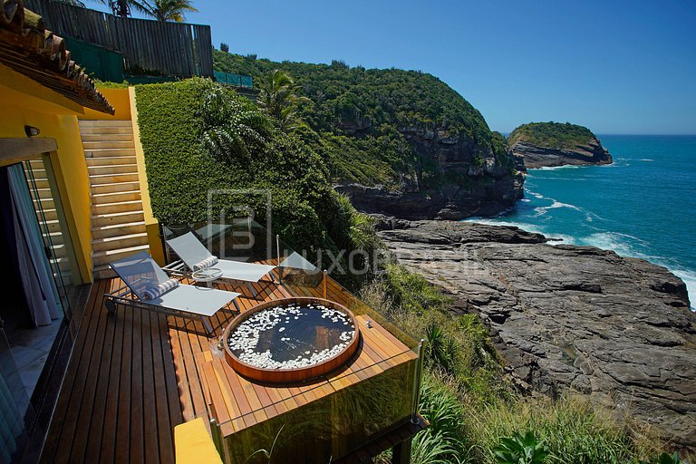 Casa Praia da Ferradura 06 Suítes
