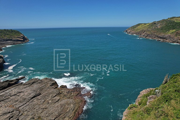 Casa Praia da Ferradura 06 Suítes