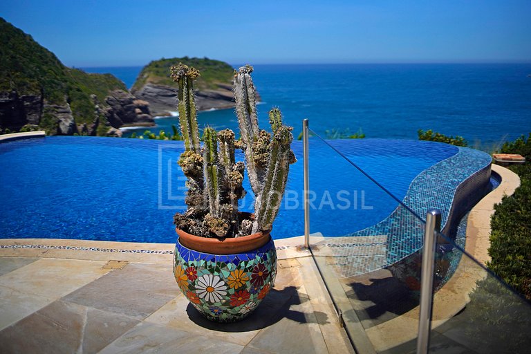 Casa Praia da Ferradura 06 Suítes