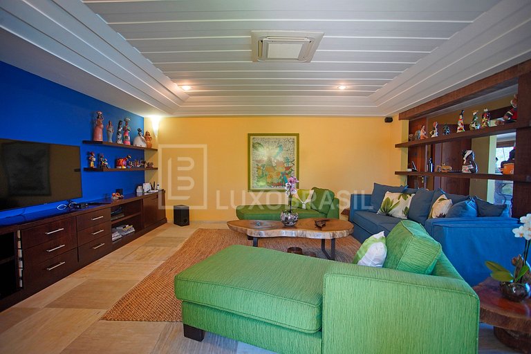 Casa Praia da Ferradura 06 Suítes