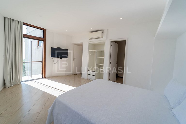 LUXOBRASIL #RJ739 Joá Mansion 06 Suites Vacation Rental