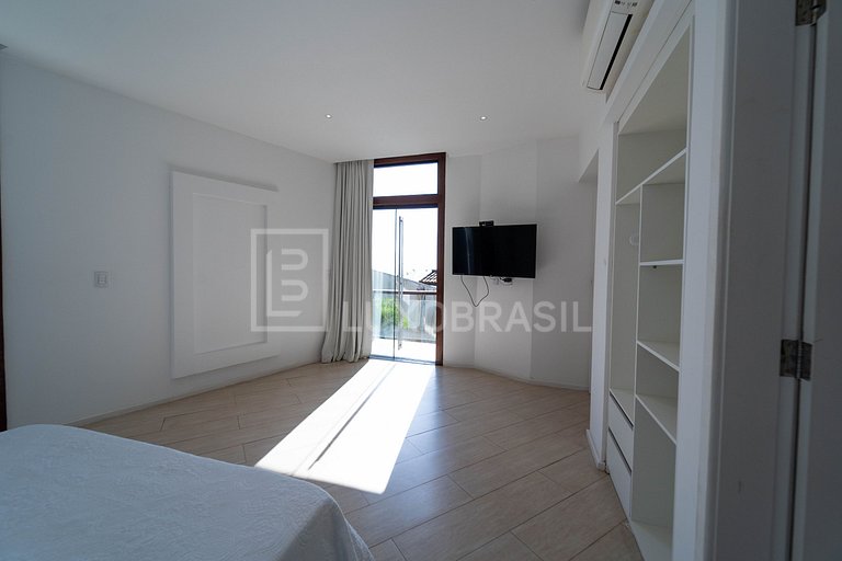 LUXOBRASIL #RJ739 Joá Mansion 06 Suites Vacation Rental