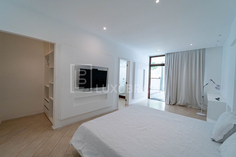 LUXOBRASIL #RJ739 Joá Mansion 06 Suites Vacation Rental