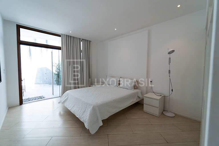 LUXOBRASIL #RJ739 Joá Mansion 06 Suites Vacation Rental