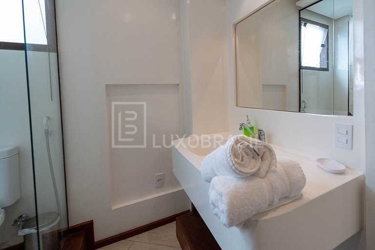 LUXOBRASIL #RJ739 Joá Mansion 06 Suites Vacation Rental