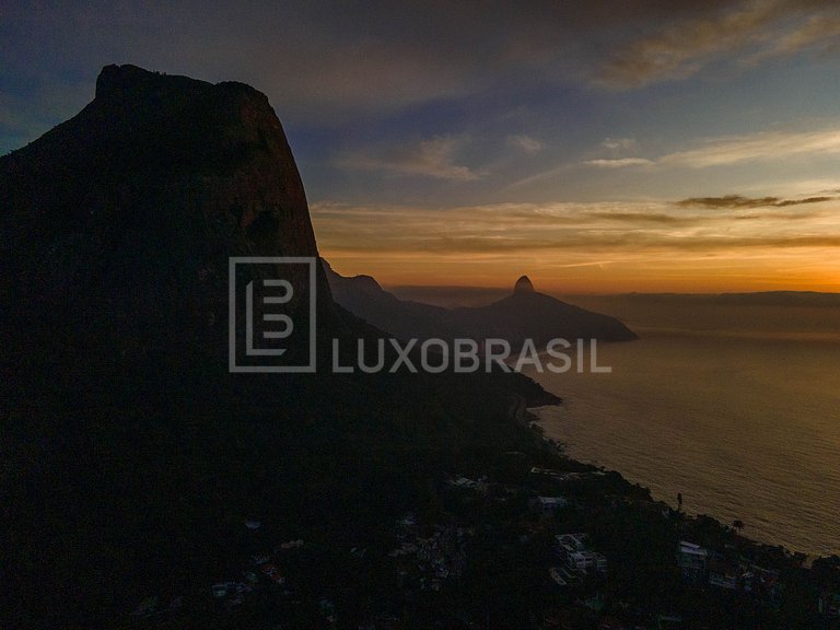LUXOBRASIL #RJ739 Joá Mansion 06 Suites Vacation Rental