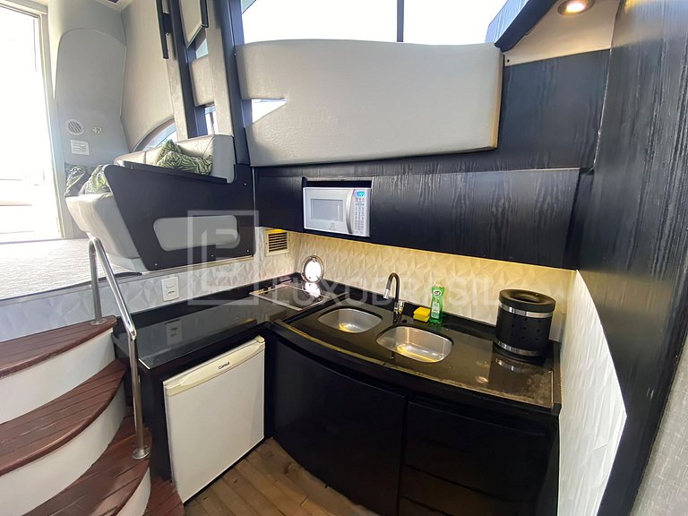 Barco Caprice 48 pés - Luxo e Espaço para Viagens Inesquecív
